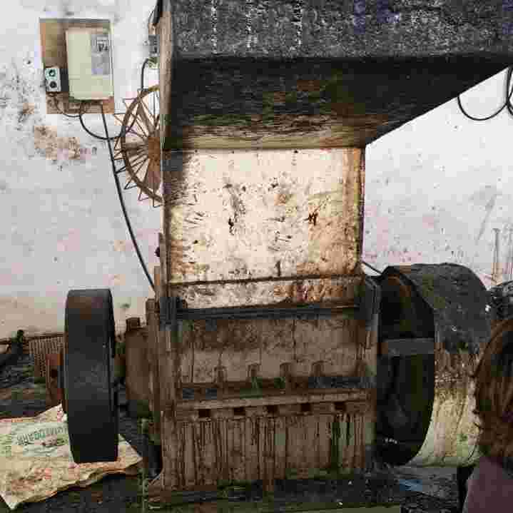 18 INCH PLASTIC GRINDER MACHINE HDPE Grinding Machine & Tools morbi gujarat india Plastic4trade