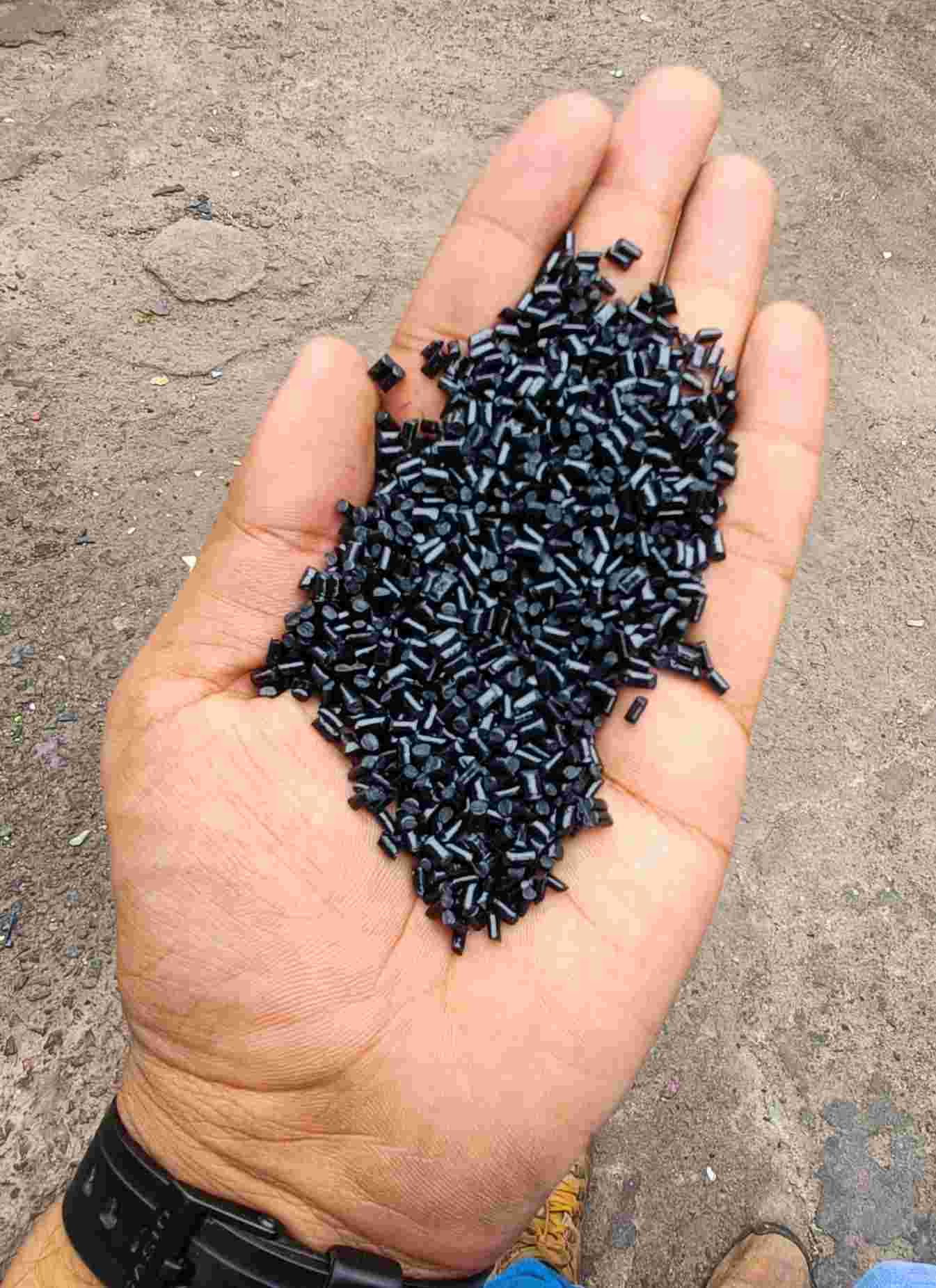 BLACK ABS GRANULES ABS Reprocess Granule Injection Molding delhi delhi india Plastic4trade