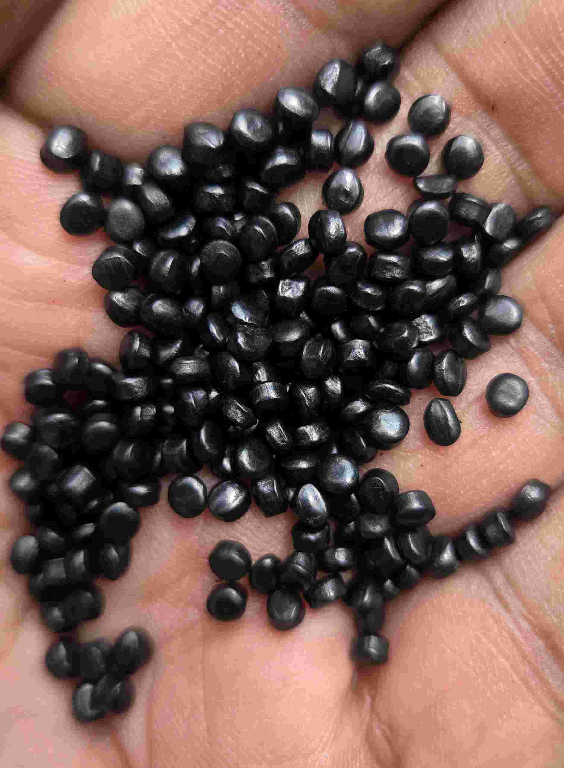 BLACK MASTERBATCH MASTERBATCH Masterbatch Injection Molding Film Grade Pipe kolkata west bengal india Plastic4trade