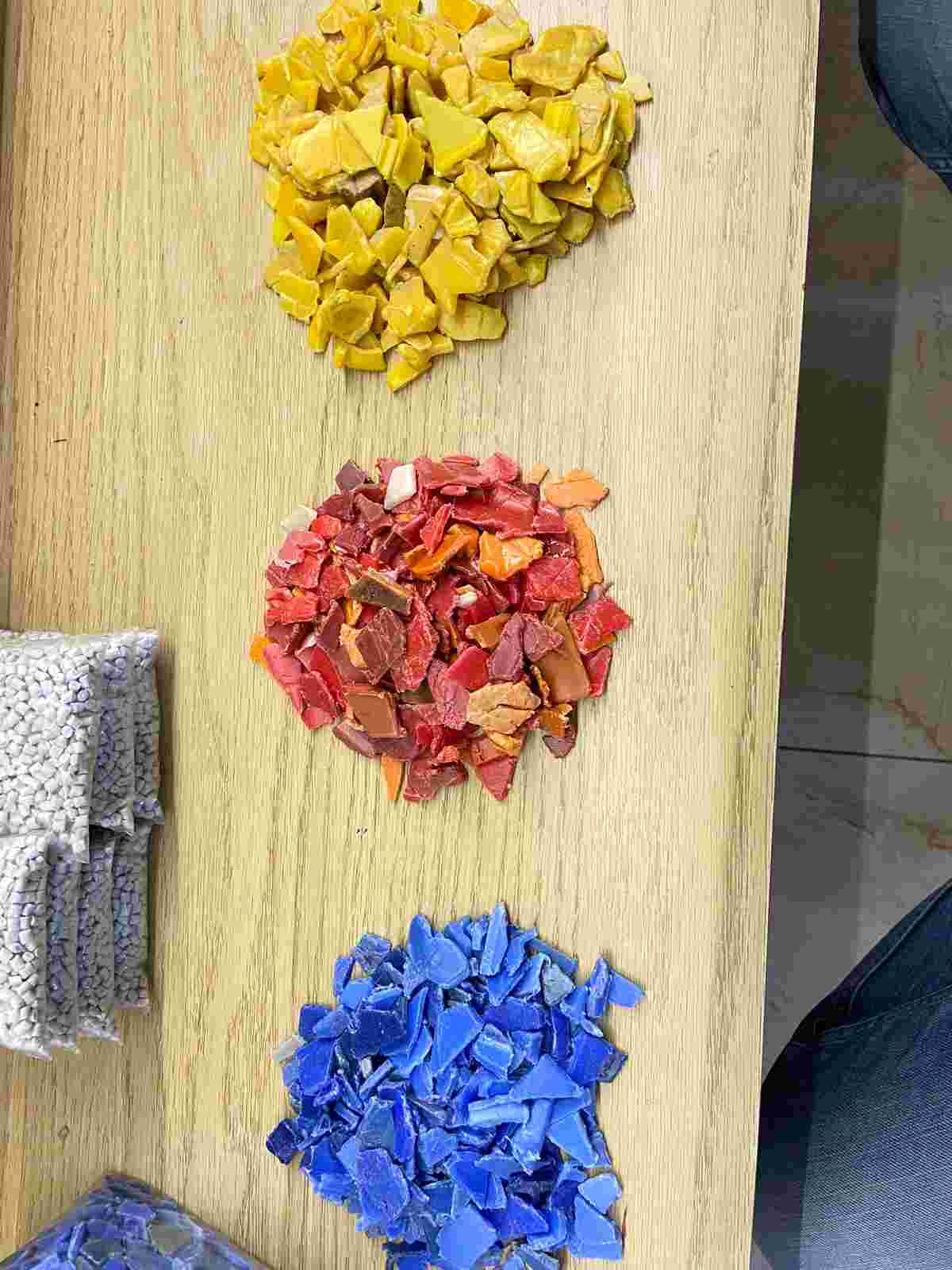 HDPE CRATES GRINDING HDPE Grinding Scrap Mix Material Injection Molding surat gujarat india Plastic4trade