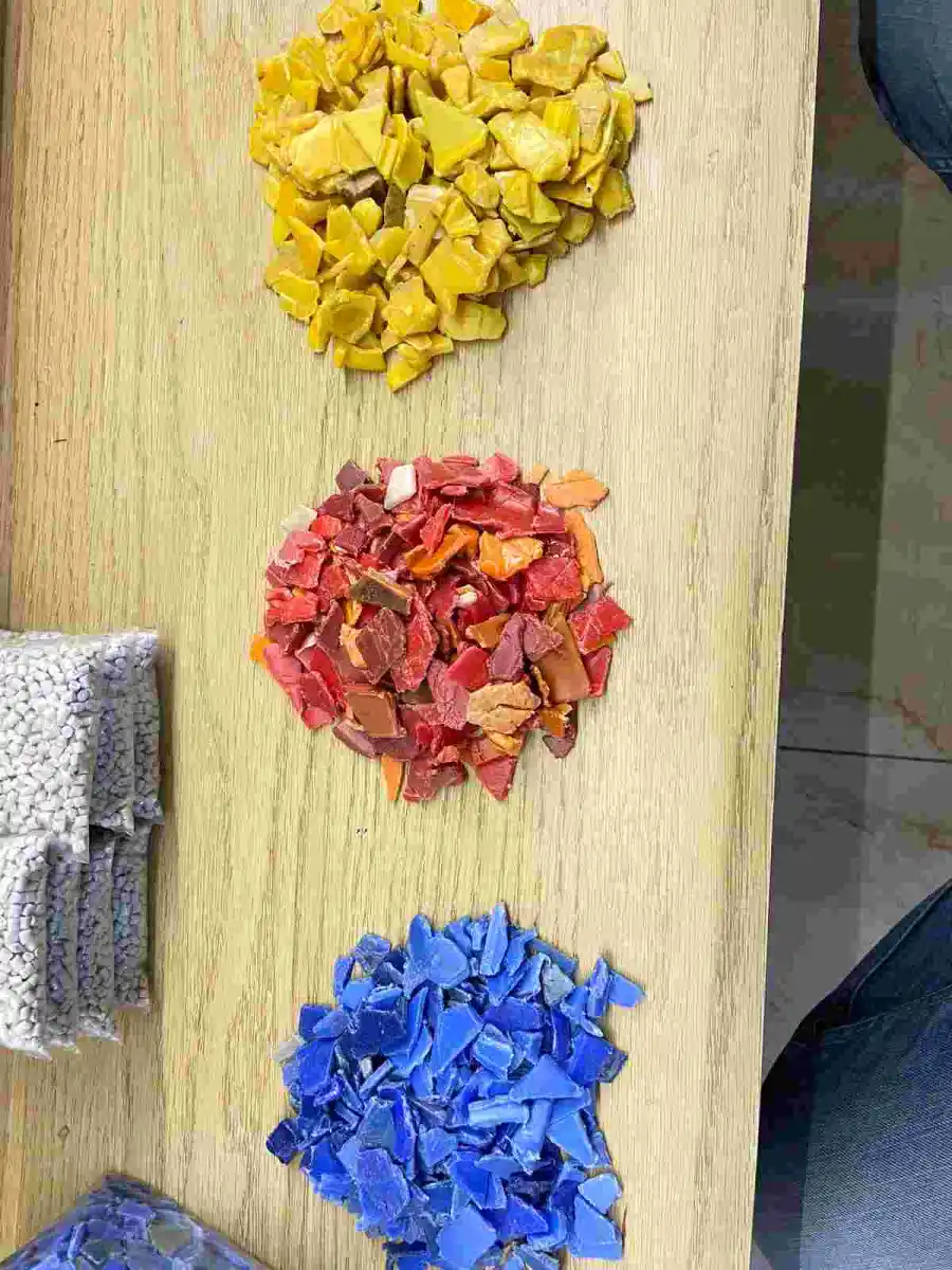 HDPE CRATES GRINDING HDPE Grinding Scrap Mix Material Injection Molding surat gujarat india Plastic4trade