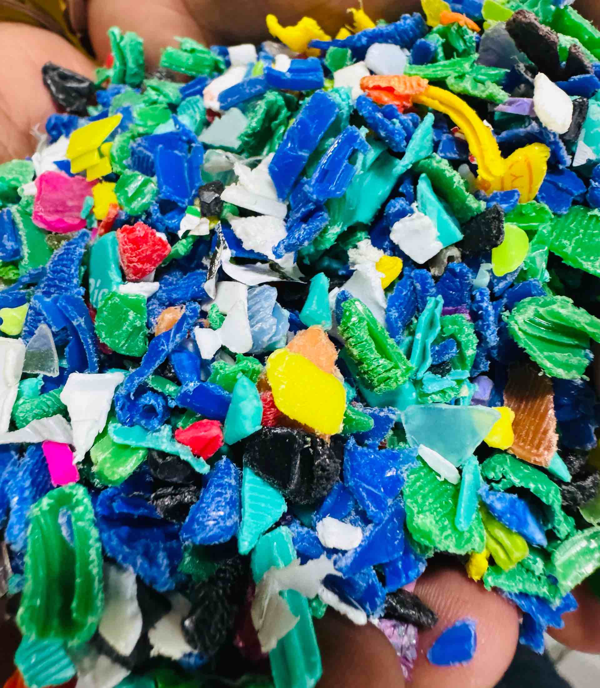 HDPE CAPS SCRAP HDPE Grinding Injection Molding surat gujarat india Plastic4trade