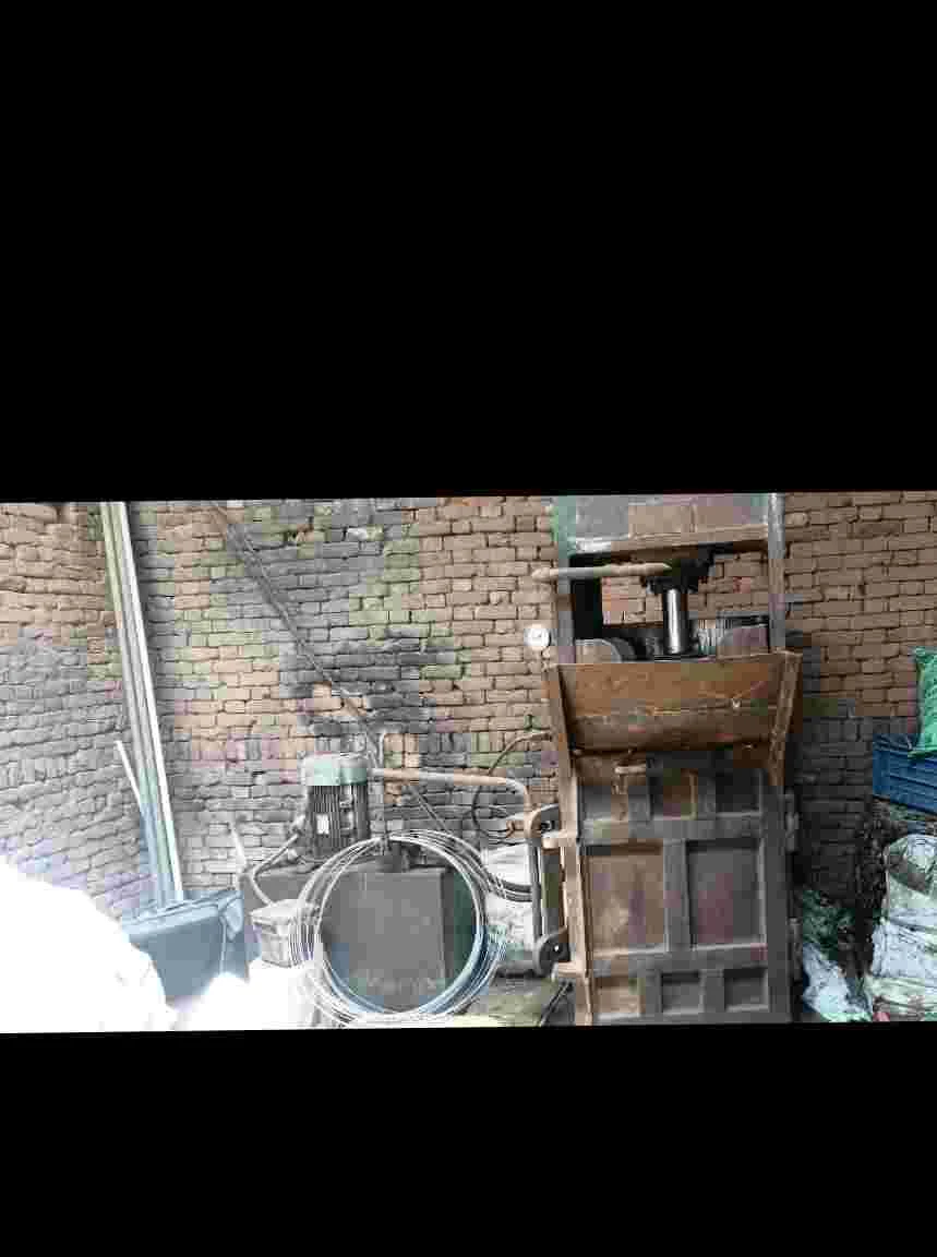 HYDRAULIC PRESS PET Baled Machine & Tools amroha uttar pradesh india Plastic4trade