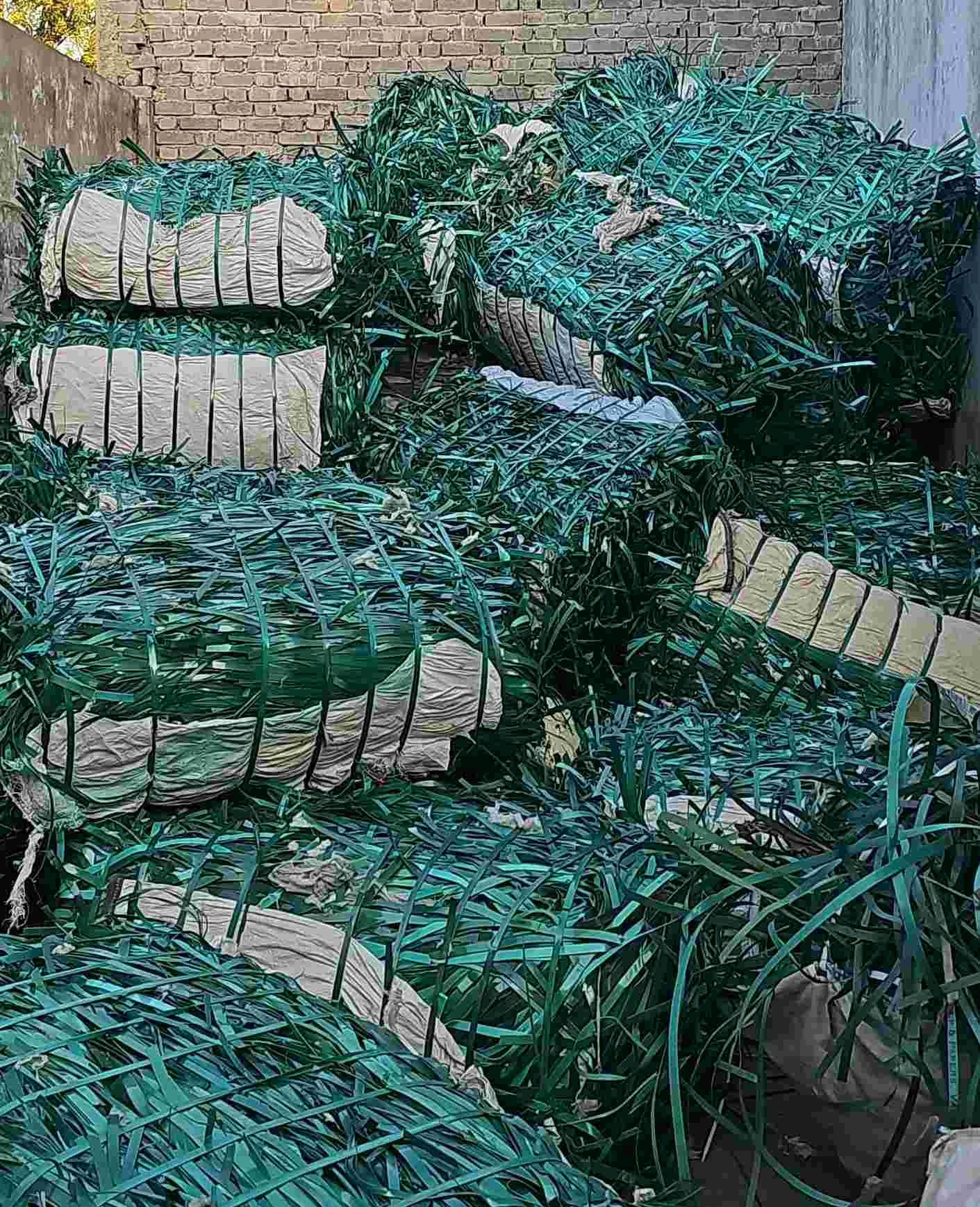 PET STRAPS WASTED PET Scrap Mix Scrap kadi gujarat india Plastic4trade