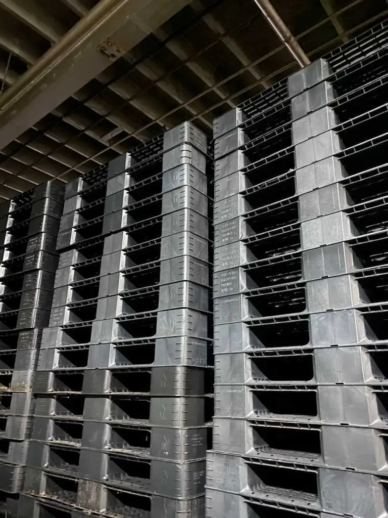 PLASTIC (HDPE) PALLET PP Stock Lots Injection Molding athens georgia united states Plastic4trade