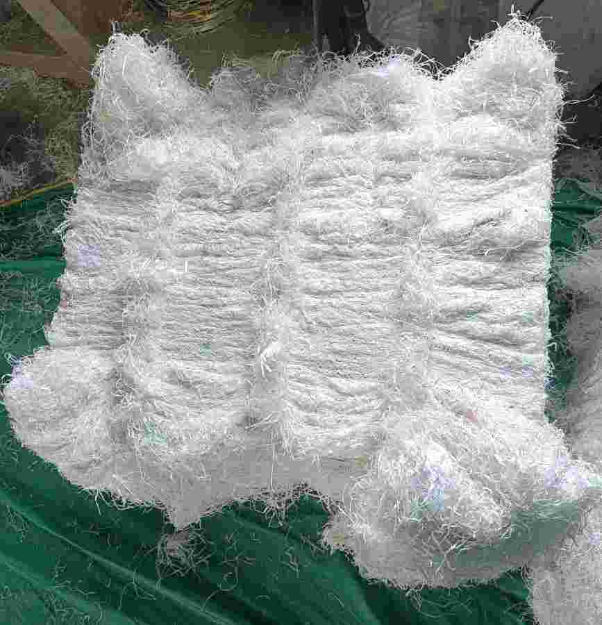 PP WHITE RAFFIA PP Grinding Baled RAFFIA prantij gujarat india Plastic4trade