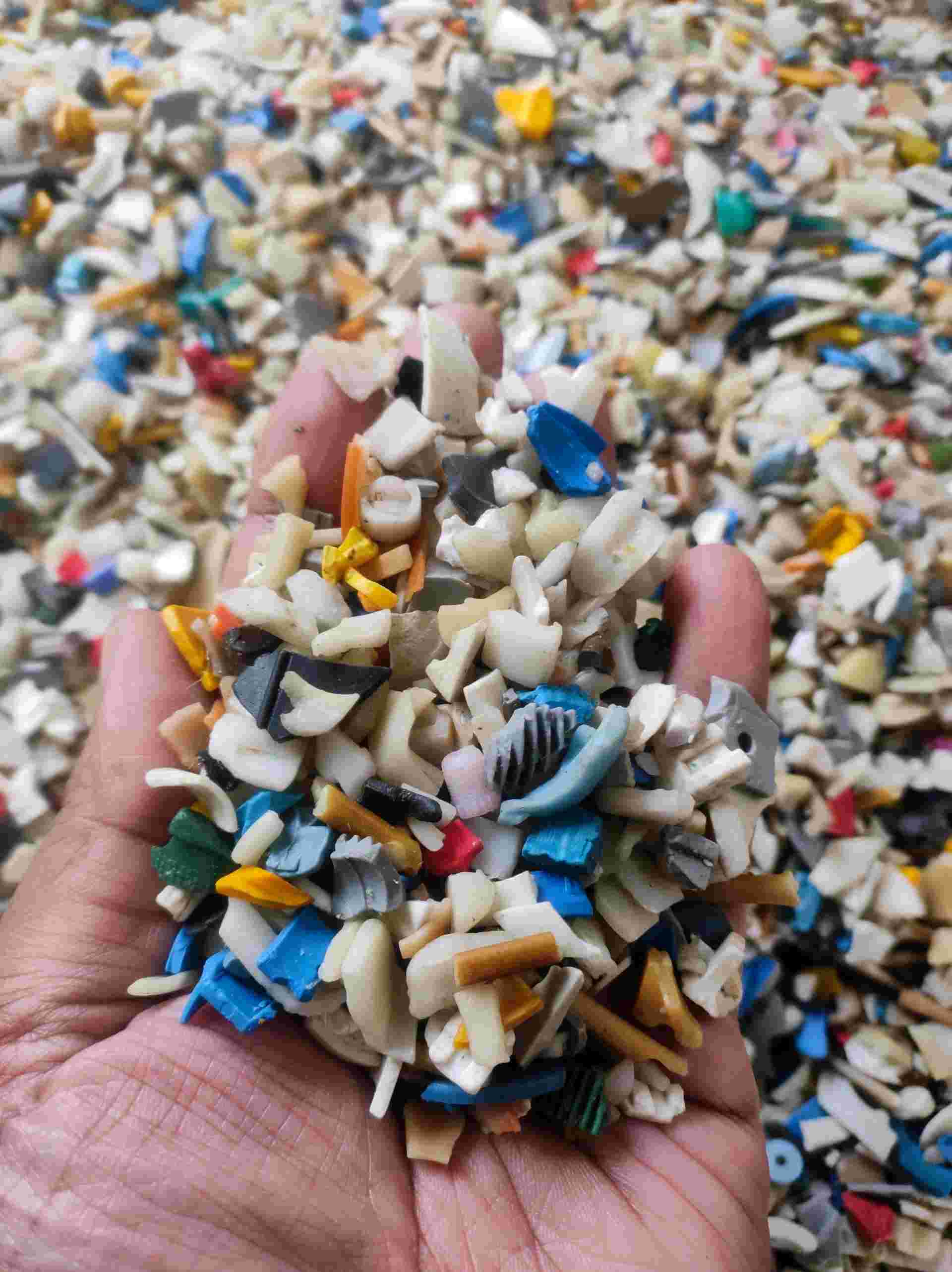 REGRIND MIX COLOR POM POM Flakes Injection Molding chittagong chittagong division bangladesh Plastic4trade Plastic4trade