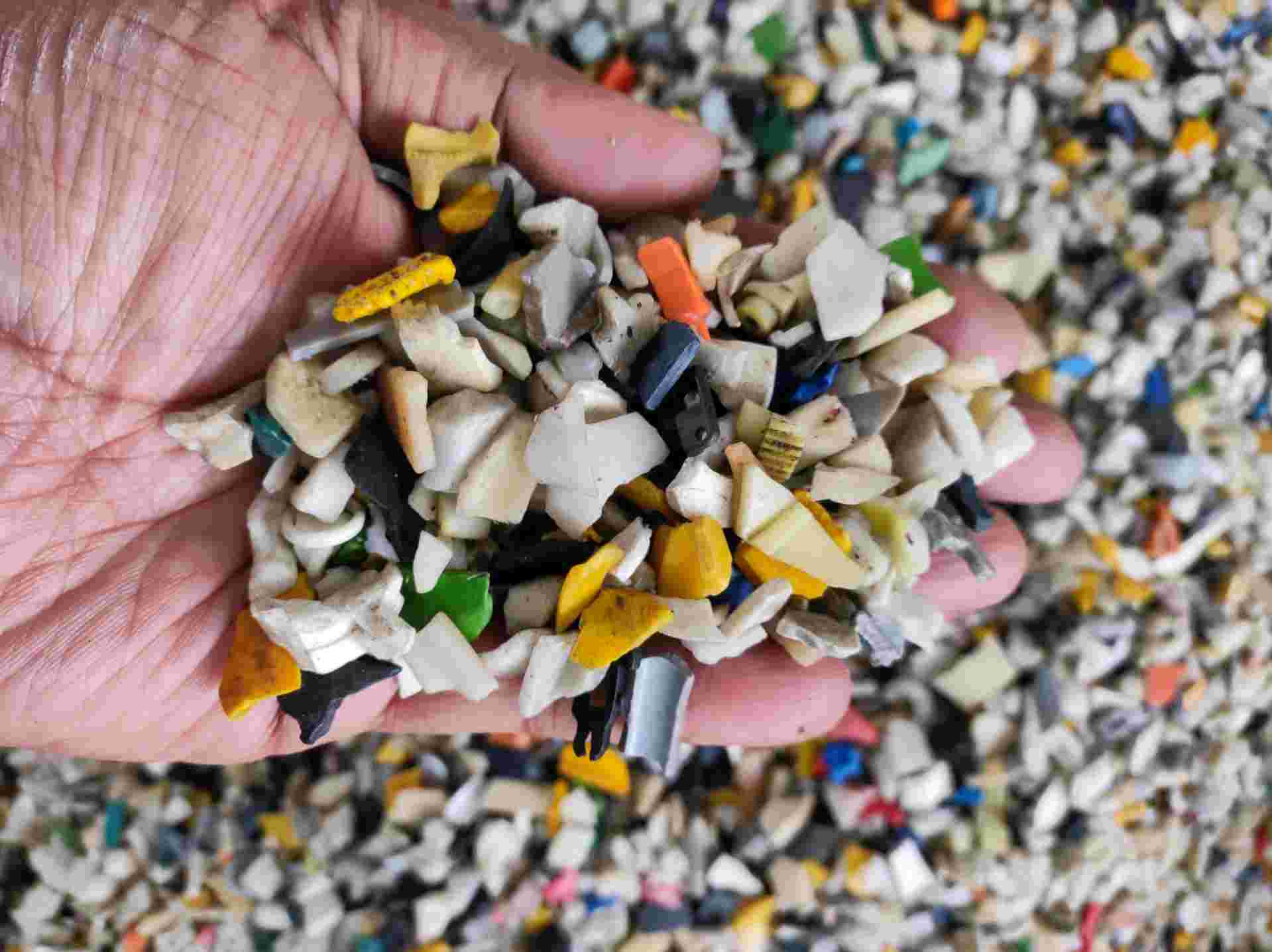 REGRIND MIX COLOR POM POM Flakes Injection Molding chittagong chittagong division bangladesh Plastic4trade