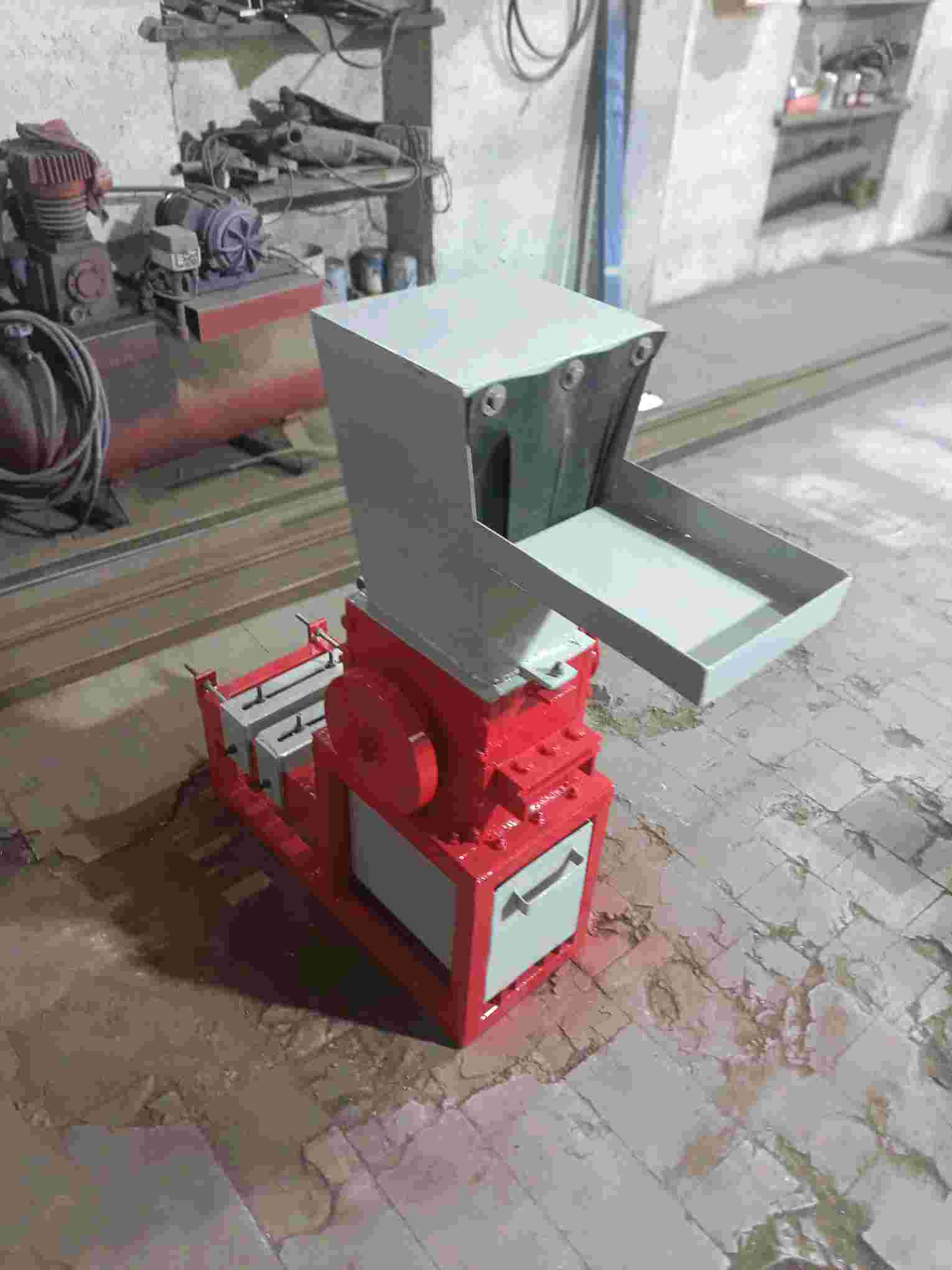 SMALL PLASTIC SCRAP GRINDER MACHINERY Grinding Machine & Tools rajkot gujarat india Plastic4trade