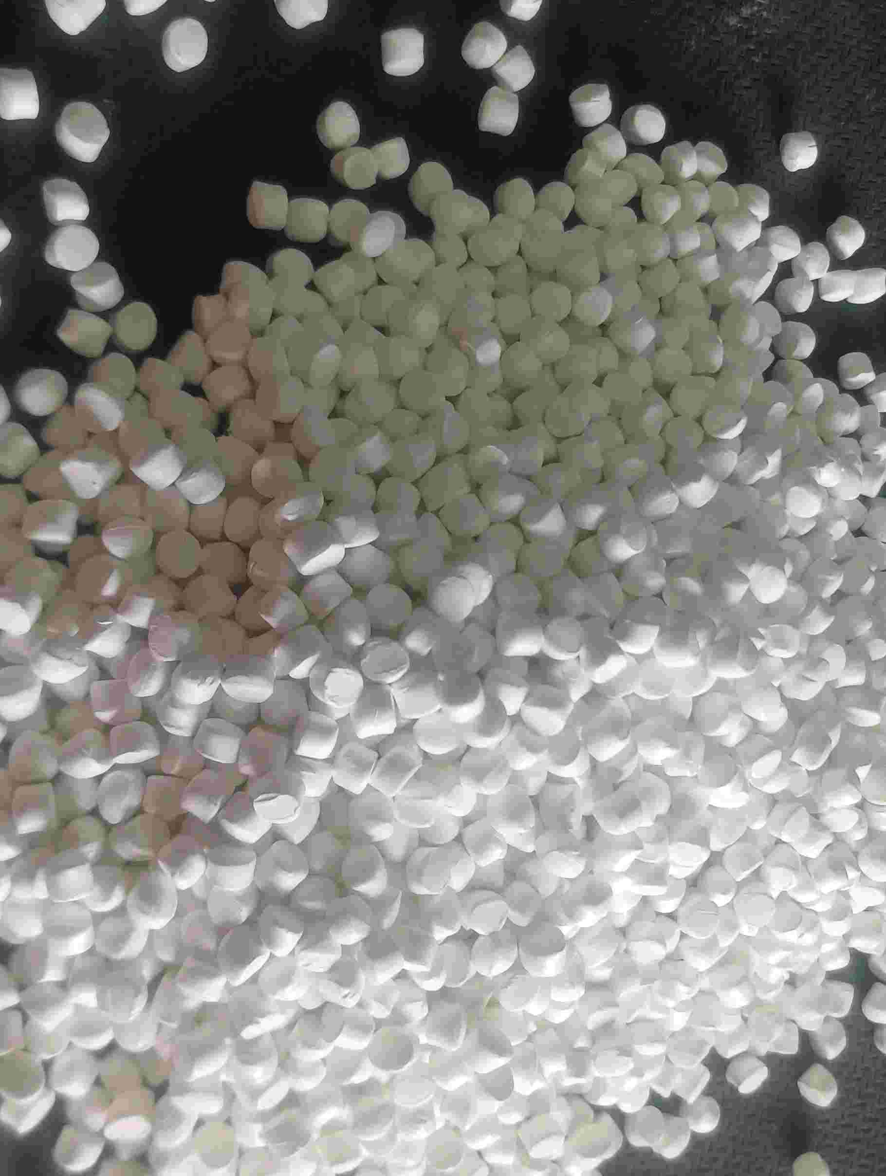 WHITE MASTERBATCH MASTERBATCH Masterbatch Blow Injection Molding Film Grade muzaffarnagar uttar pradesh india Plastic4trade