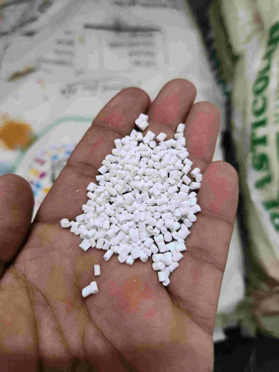 WHITE MASTERBATCH MASTERBATCH Masterbatch Injection Molding ahmedabad gujarat india Plastic4trade