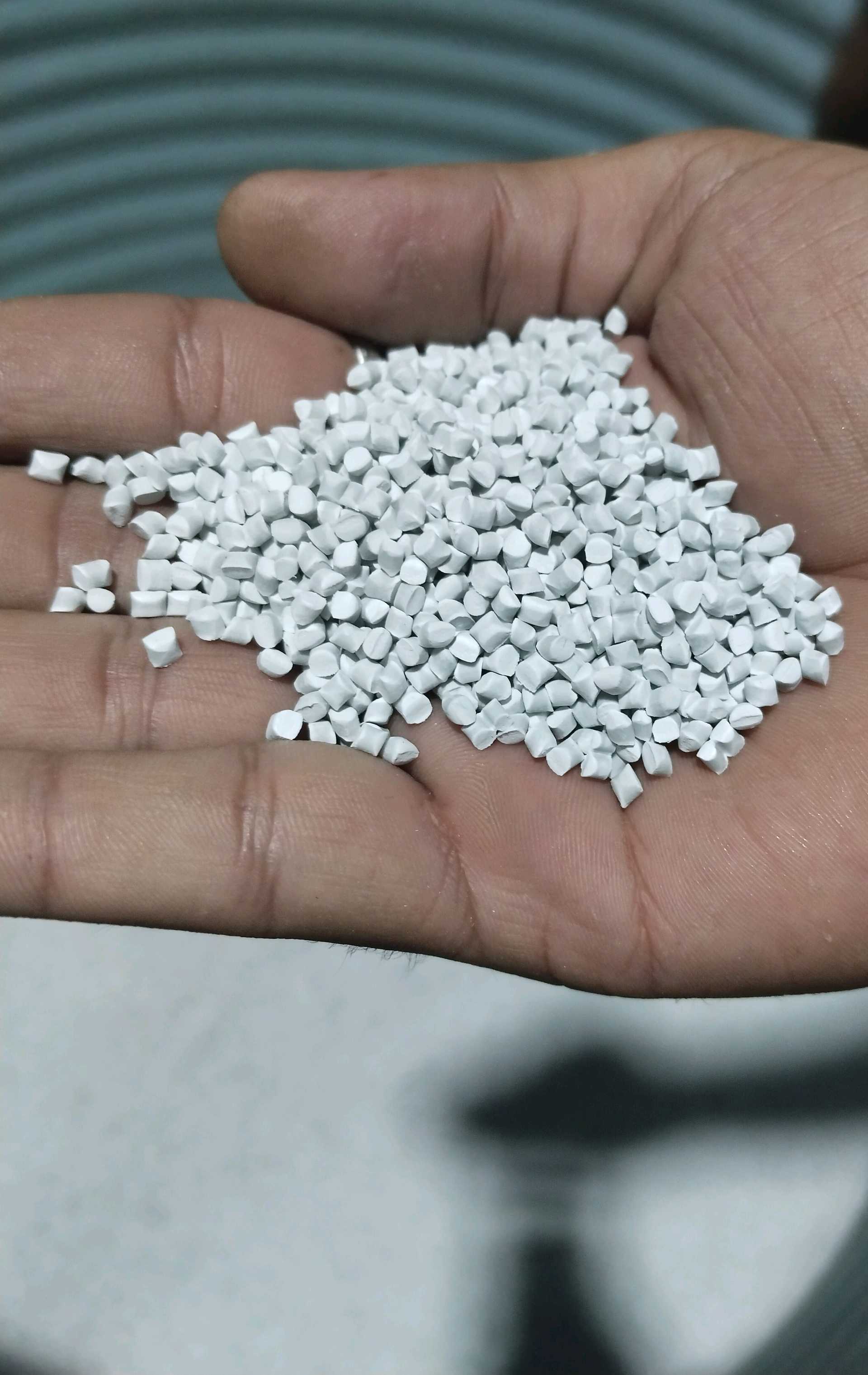 WHITE PP FILLER GRANULES PP Reprocess Granule Roto Molding Injection Molding RAFFIA surat gujarat india Plastic4trade