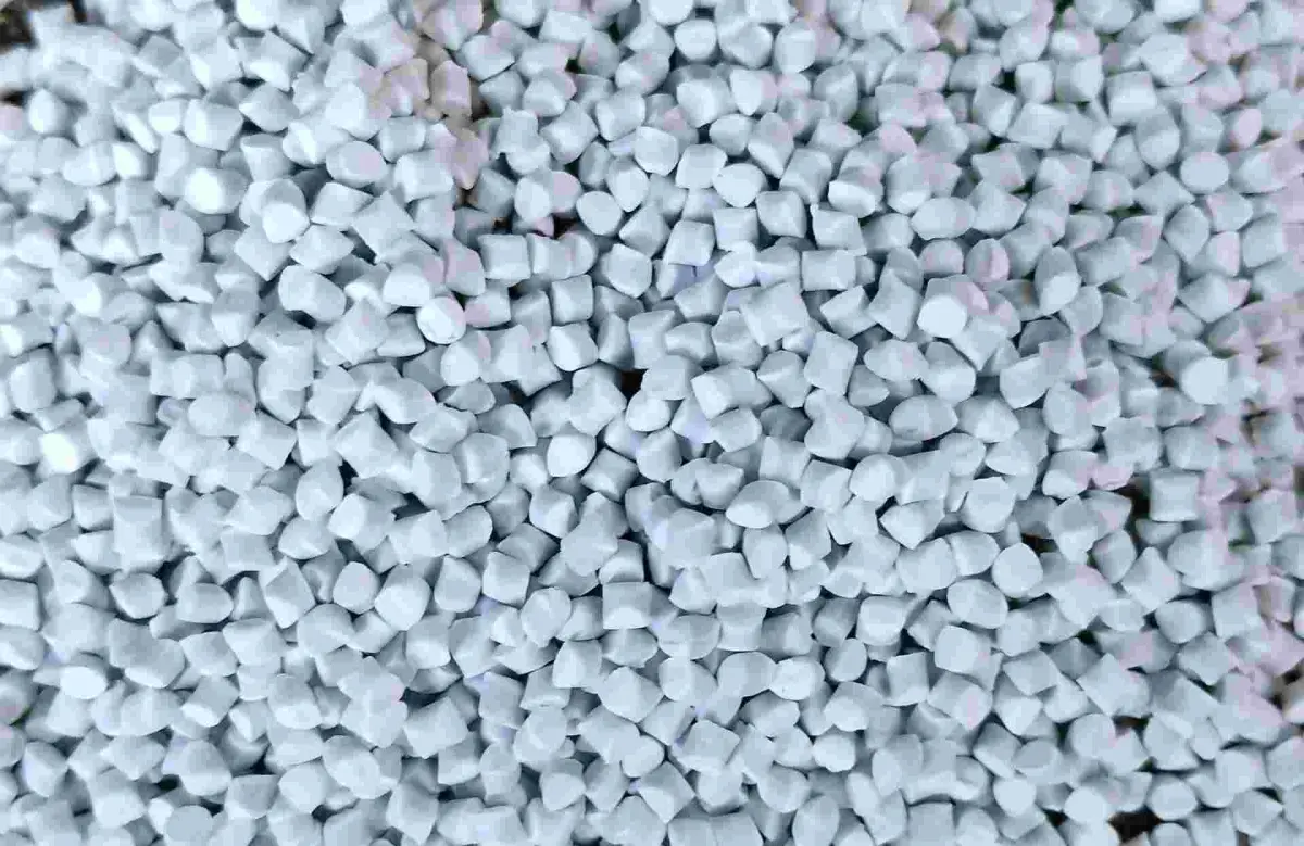 WHITE PP FILLER GRANULES PP Reprocess Granule Roto Molding Injection Molding RAFFIA surat gujarat india Plastic4trade