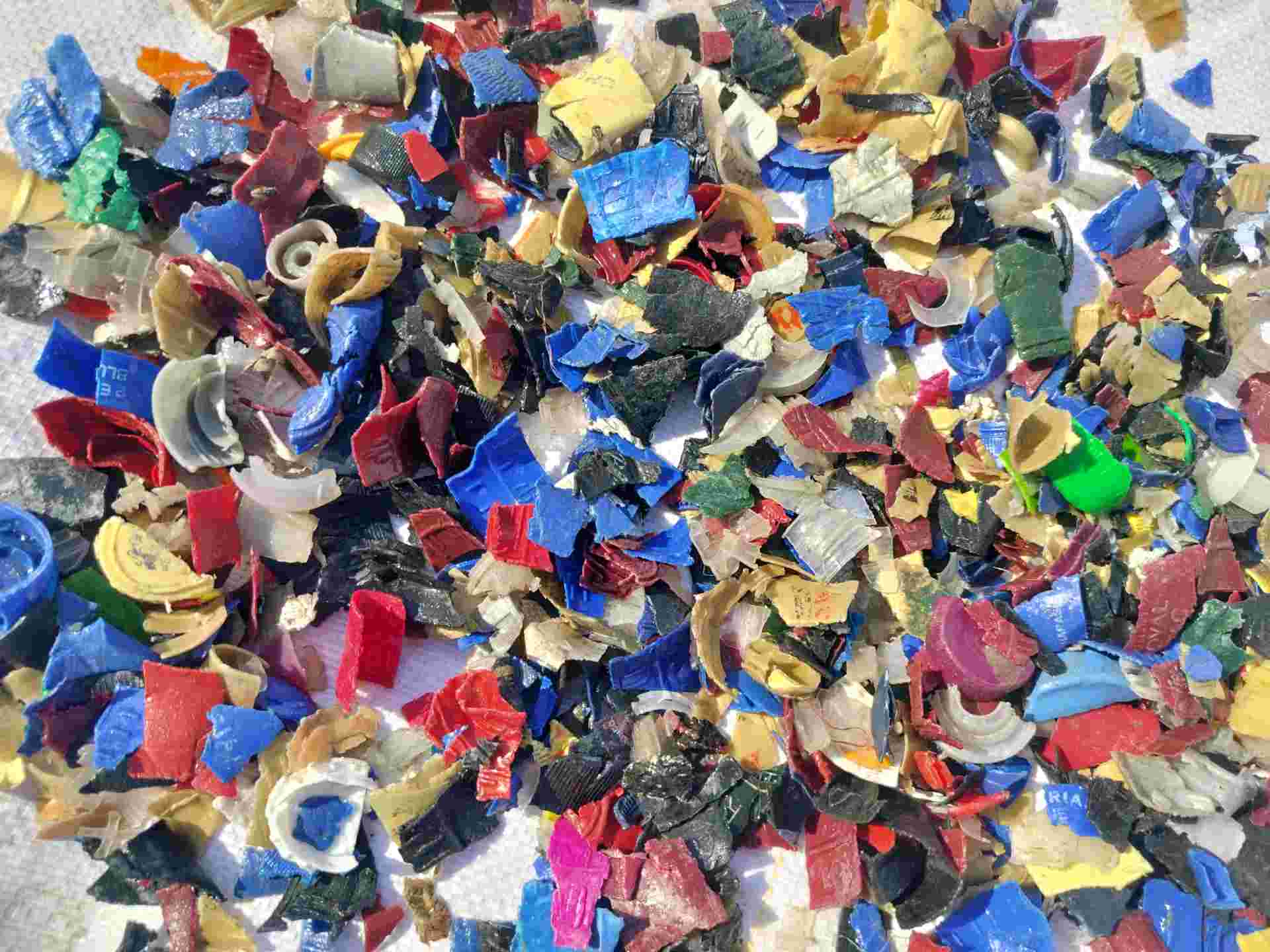 WINE BOTTLE PLASTIC CAP GRINDING HDPE Grinding Injection Molding pedda amberpet telangana india Plastic4trade